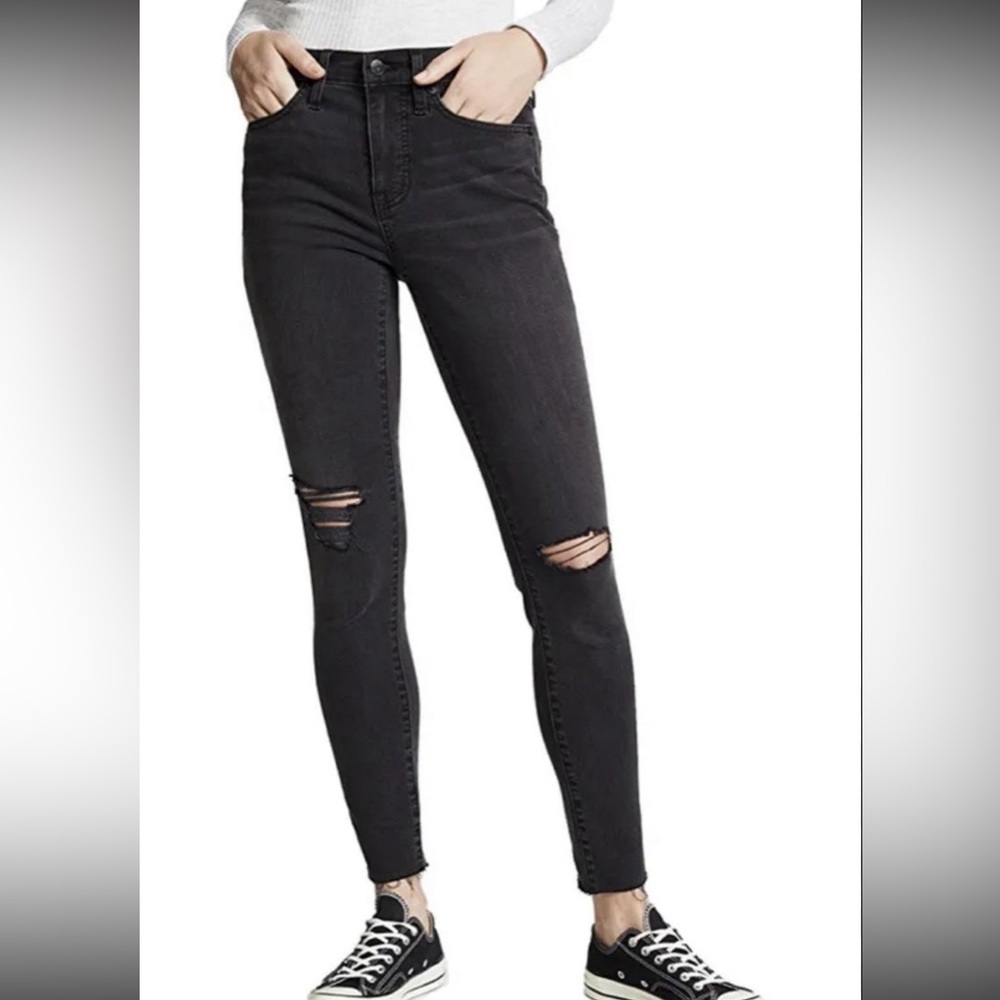 Madewell 9 inch high-rise distressed denim